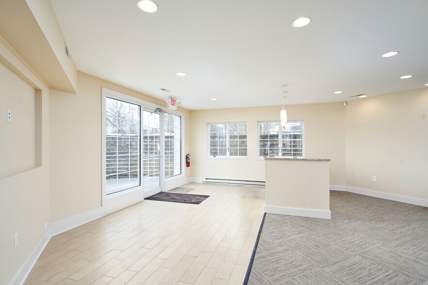 More Photos Of 799 White Pond Dr, Akron Office For Lease