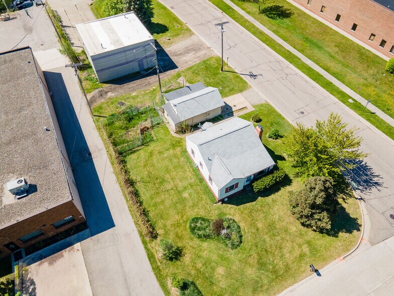 More Photos Of 1816 Larchwood Dr, Troy Warehouse For Sale