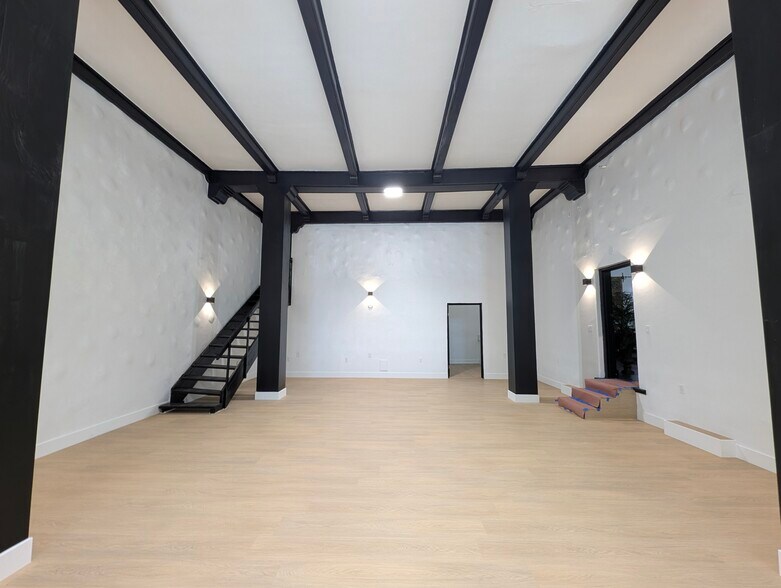 More Photos Of 1861 Whitley Ave, Los Angeles Apartments For Lease