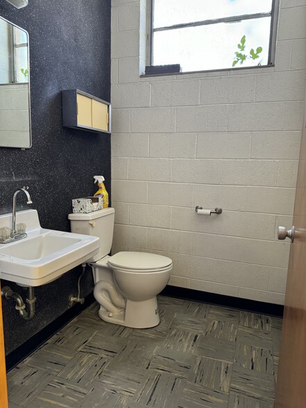 More Photos Of 202 N Jefferson St, Mount Pleasant Medical For Sale