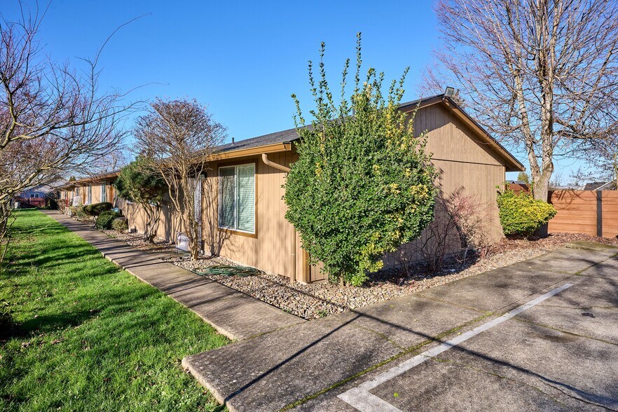 Primary Photo Of 880 N Pershing St, Mount Angel Apartments For Sale