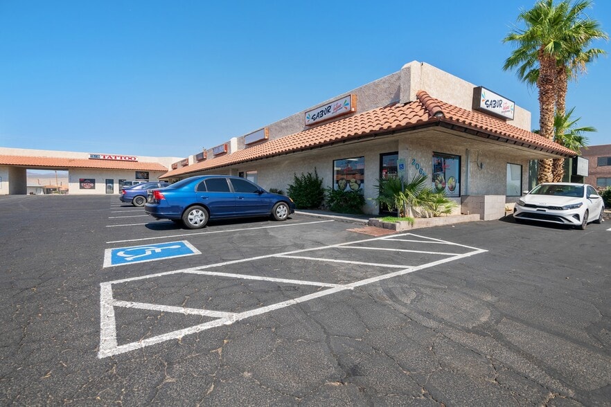 More Photos Of 2065 Highway 95, Bullhead City Storefront For Lease