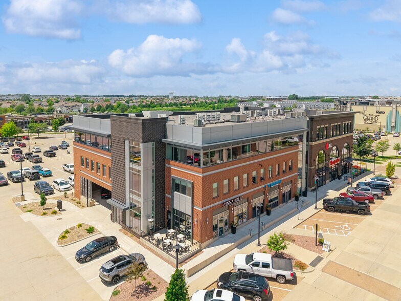 More Photos Of 1465 SW Park Square Dr, Ankeny Office For Lease