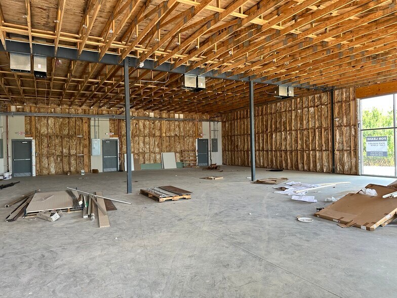 More Photos Of 83 N Georgia Ave, Dawsonville Restaurant For Lease