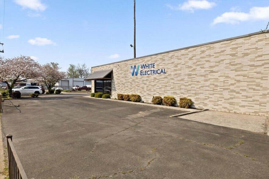 More Photos Of 1801 E 23rd St, Chattanooga Light Distribution For Lease