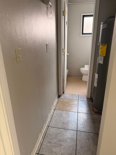 More Photos Of 130 E Court St, Bowling Green Office For Lease