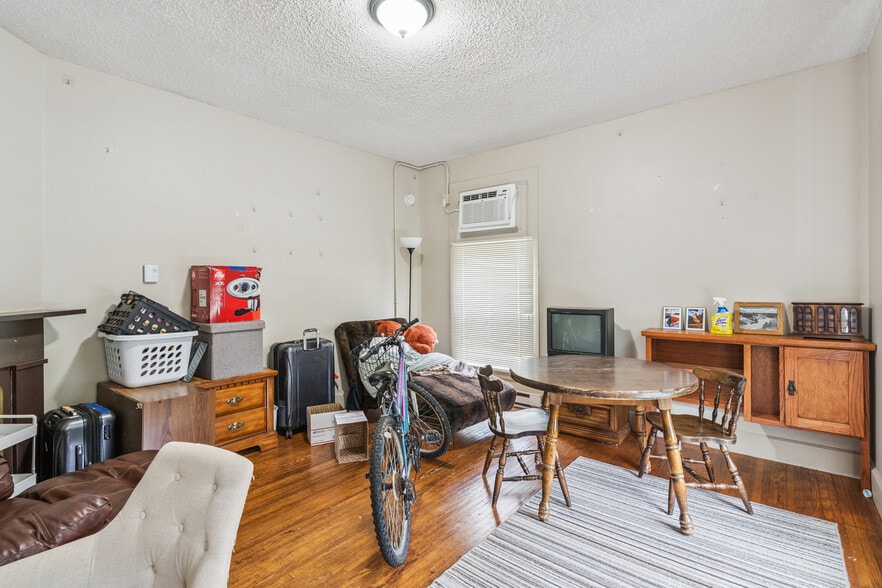 More Photos Of 920 High St, Grinnell Apartments For Sale