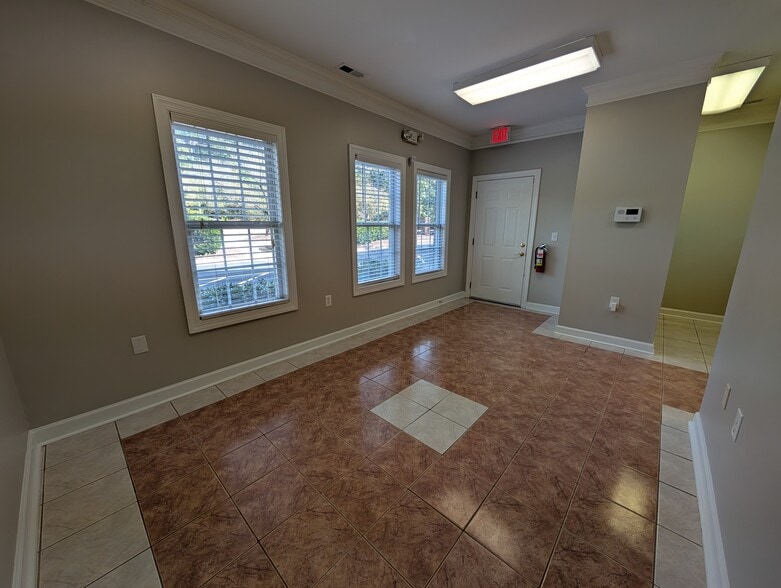 More Photos Of 6511 Creedmoor Rd, Raleigh Office For Lease