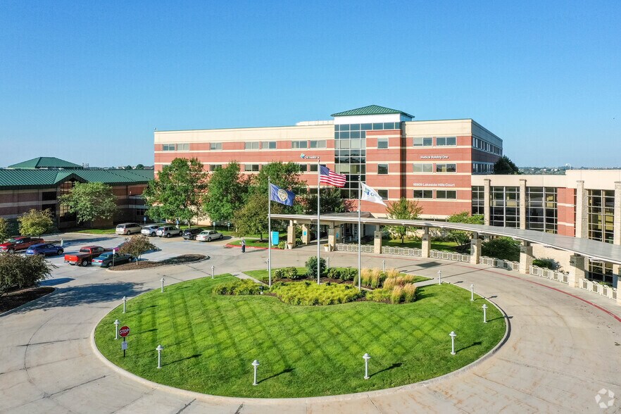Primary Photo Of 16909 Lakeside Hills Ct, Omaha Medical For Lease