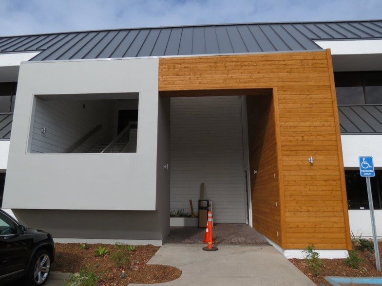 More Photos Of 555 N Park Center Dr, Santa Ana Office For Lease