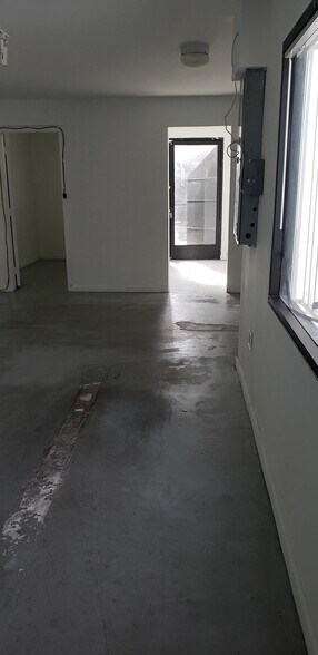 More Photos Of 1127 W Anaheim St, Wilmington Office For Lease