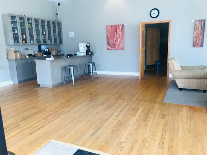 More Photos Of 5700 6th Ave, Kenosha Storefront Retail Office For Lease