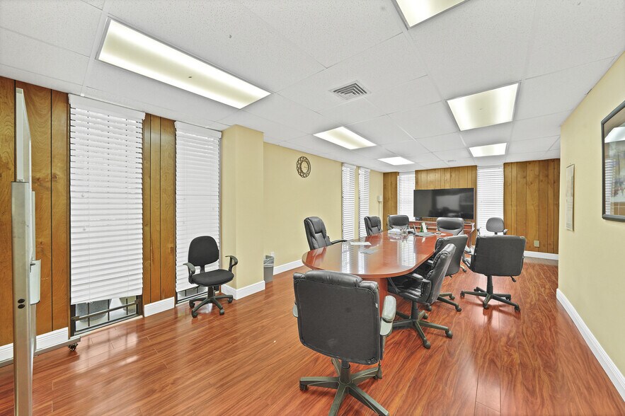 More Photos Of 1313 Cedar Post Ln, Houston Warehouse For Sale