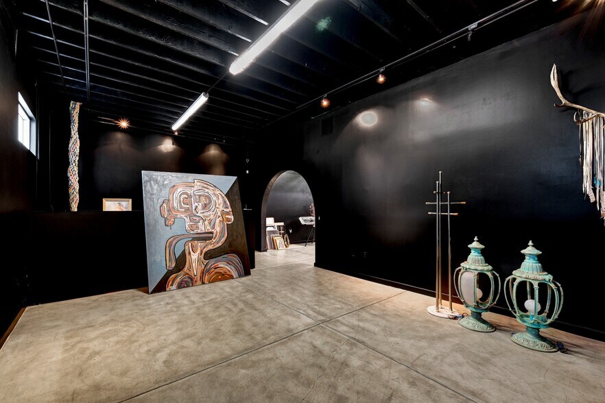 More Photos Of 3717 W Jefferson Blvd, Los Angeles Showroom For Lease