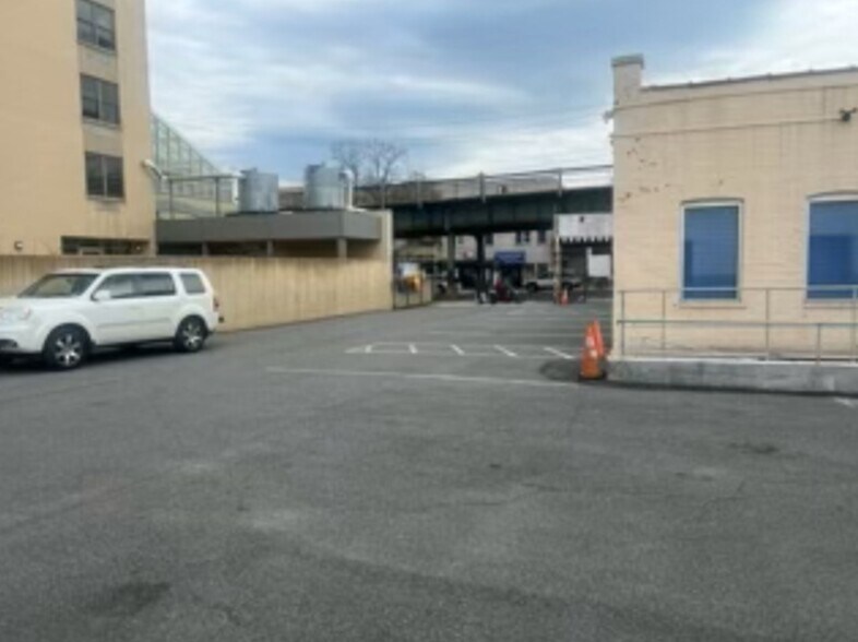 More Photos Of 4325 White Plains Rd, Bronx Storefront For Lease