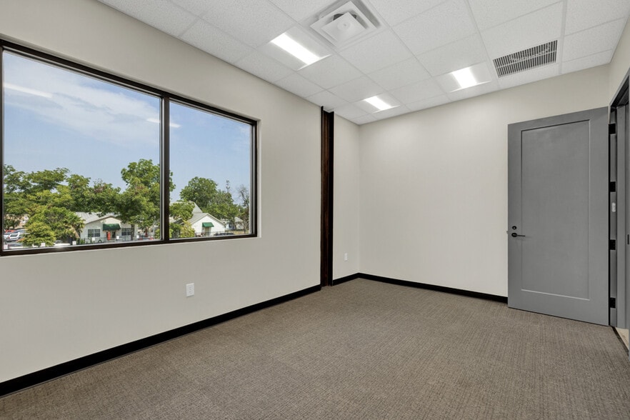 More Photos Of 207 E San Antonio St, New Braunfels Loft Creative Space For Lease