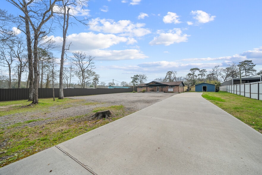 More Photos Of 29519 W Hawthorne Dr, Spring Flex For Sale