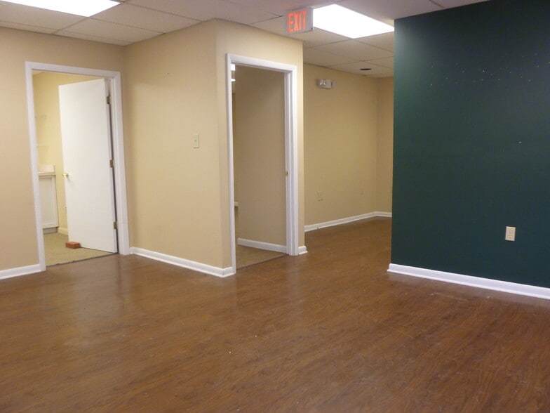 More Photos Of 12504 Lake Ridge Dr, Woodbridge Medical For Sale