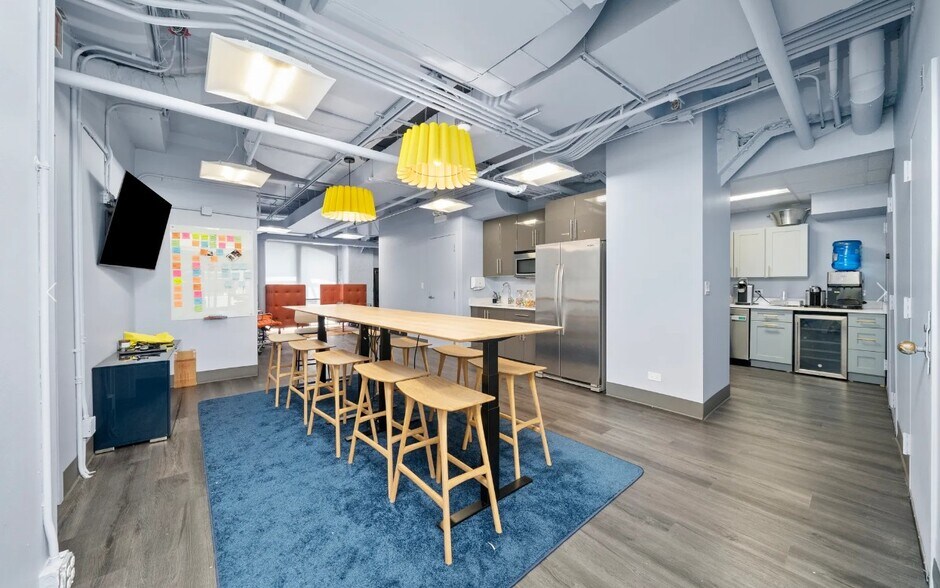 More Photos Of 345 N Canal St, Chicago Apartments For Lease