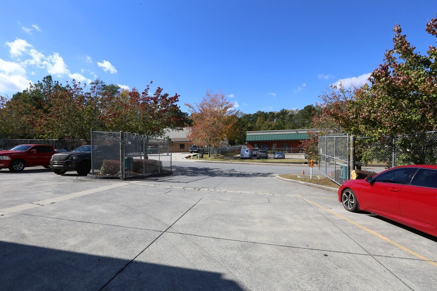 More Photos Of 3042 Matlock Dr NW, Kennesaw Warehouse For Sale
