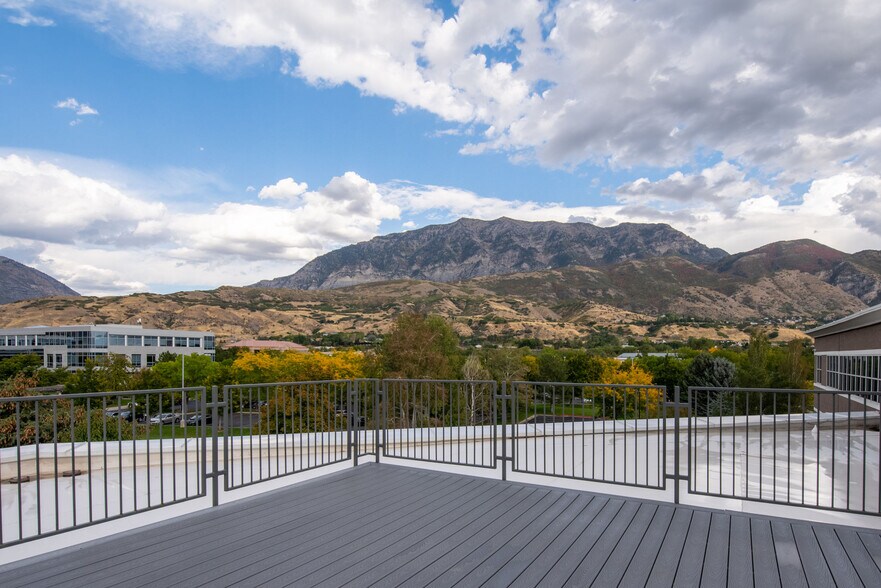 More Photos Of 382 W Park Cir, Provo Office For Sale