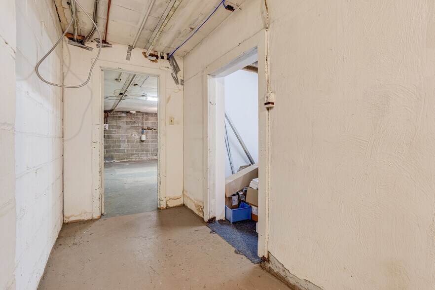 More Photos Of 3000 Bloor St W, Toronto Storefront For Sale