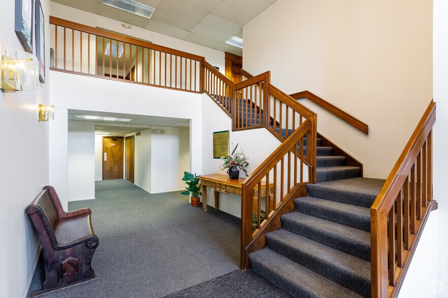 More Photos Of 27600 Farmington Rd, Farmington Hills Medical For Lease