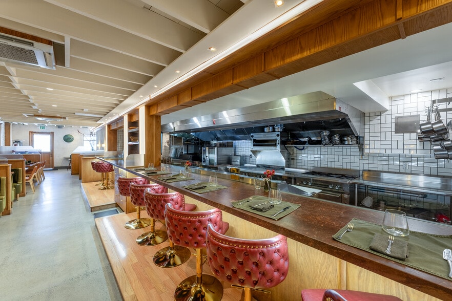 More Photos Of 3131 University Ave, San Diego Restaurant For Lease