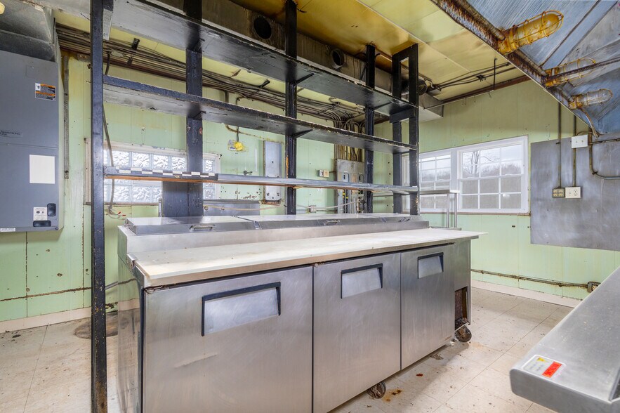 More Photos Of 903 OH-152, Bloomingdale Freestanding For Sale