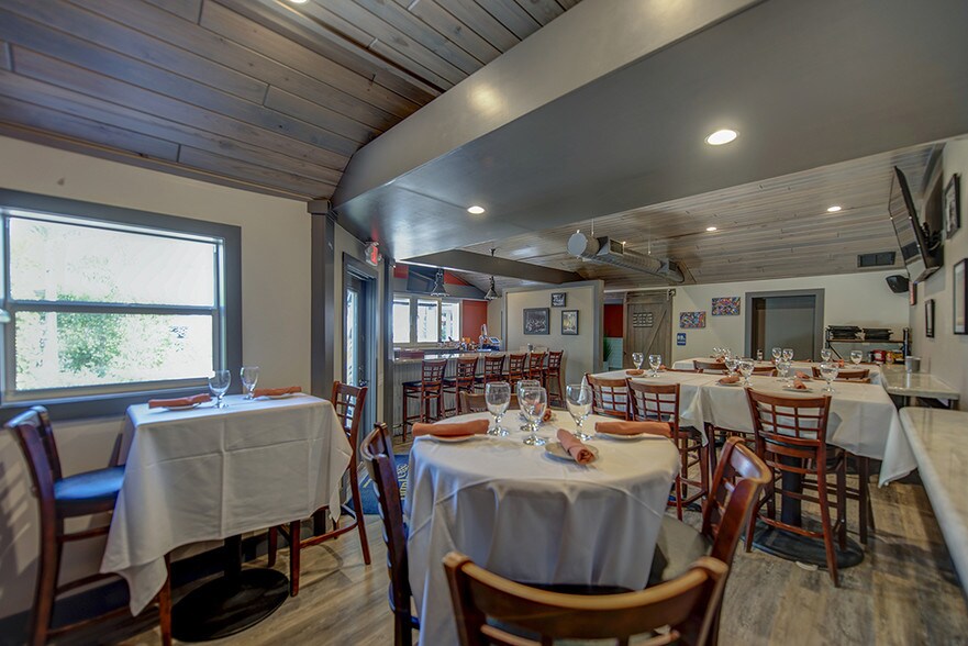 More Photos Of 514 NW Dixie Hwy, Stuart Restaurant For Sale