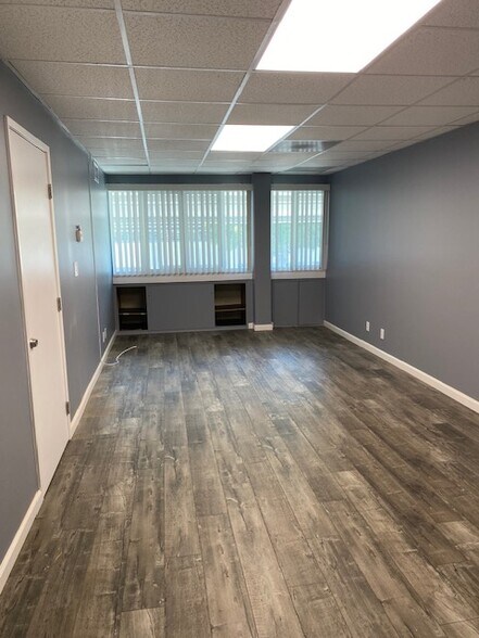 More Photos Of 292 S La Cienega Blvd, Beverly Hills Office For Lease