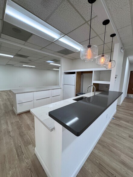 More Photos Of 480 S California Ave, Palo Alto Loft Creative Space For Lease