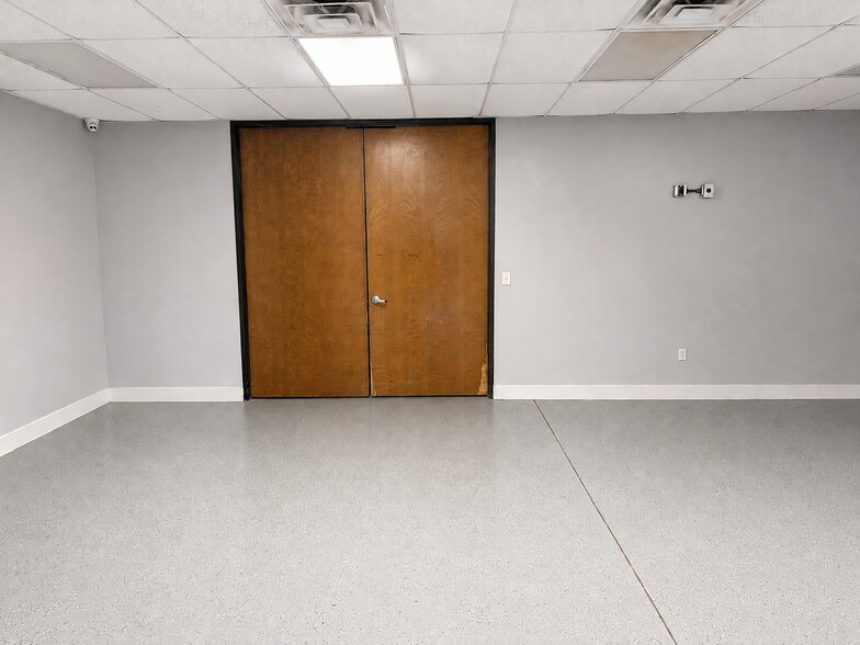 More Photos Of 2411 Patterson Industrial Dr, Pflugerville Warehouse For Lease