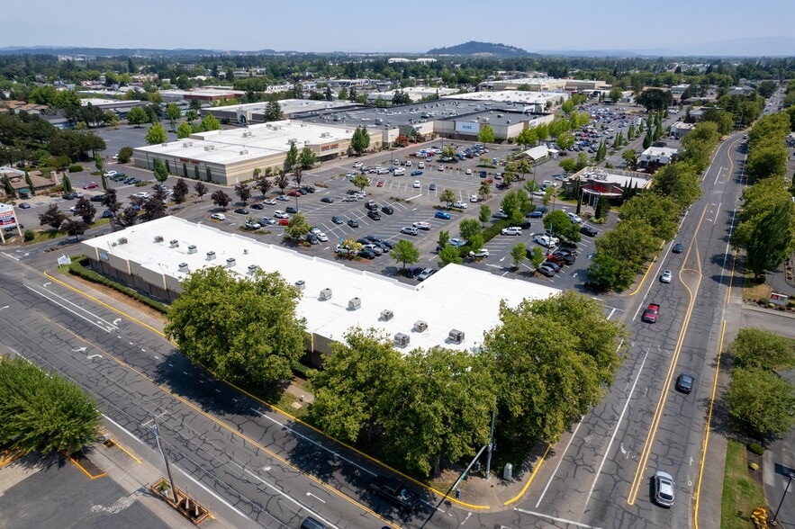 More Photos Of 1801-1823 14th Ave SE, Albany General Retail For Lease