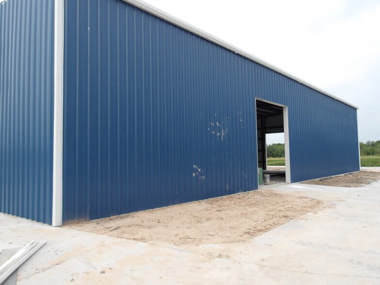 More Photos Of 1950 Expressway 83, Mercedes Warehouse For Lease