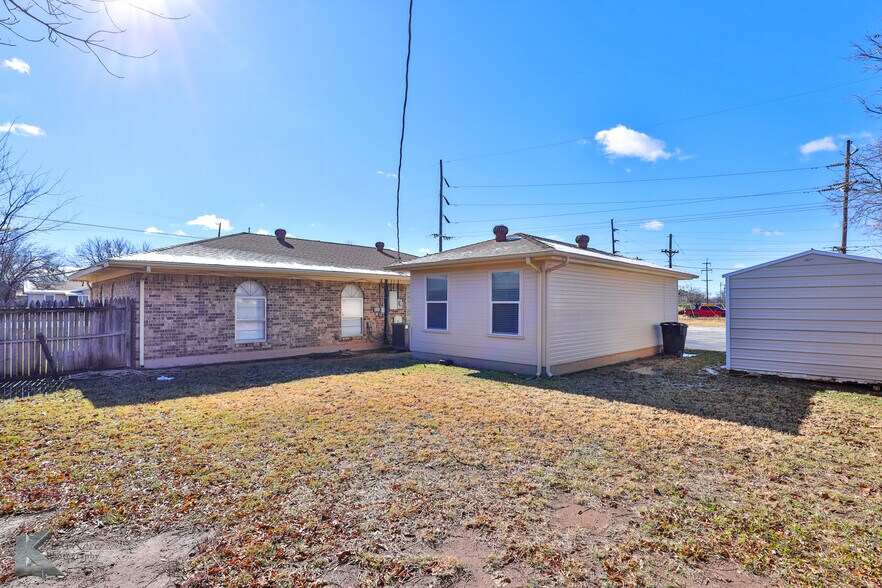 More Photos Of 2810 S 27th St, Abilene Office For Sale