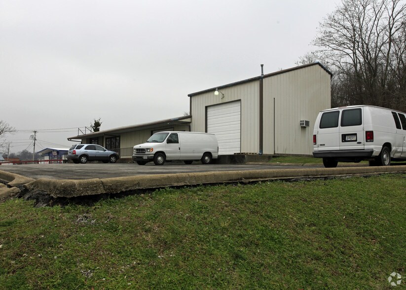 More Photos Of 617 S James Campbell Blvd, Columbia Auto Dealership For Lease