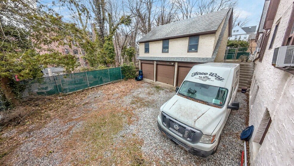 More Photos Of 4320 Hamilton Pl, Flushing Apartments For Sale