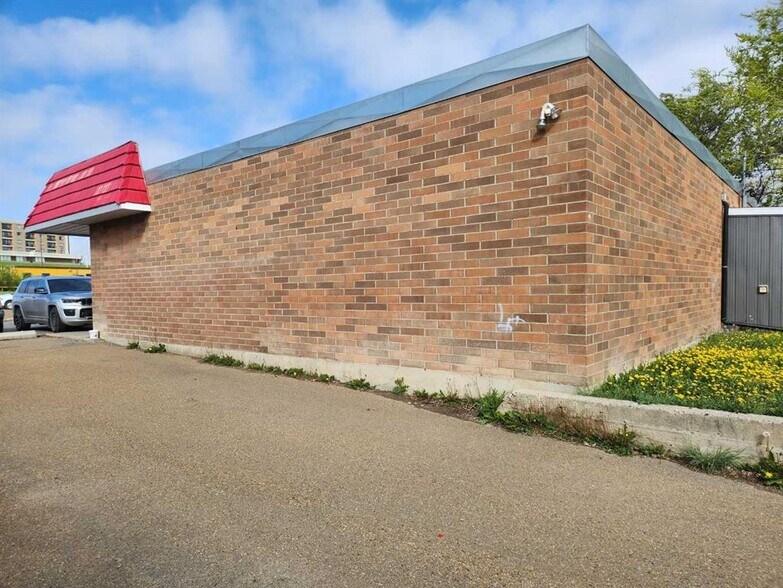 More Photos Of 208 Railway Ave E, Drumheller Convenience Store For Sale