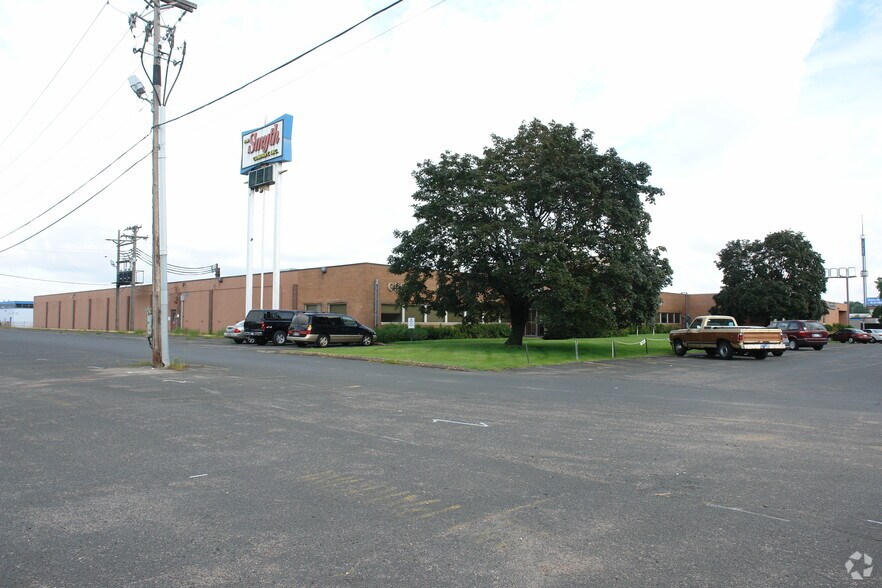 More Photos Of 1085-1091 N Snelling Ave, Saint Paul Manufacturing For Lease