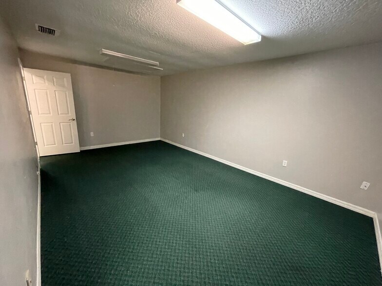 More Photos Of 2145 US Highway 441, Leesburg Office For Lease