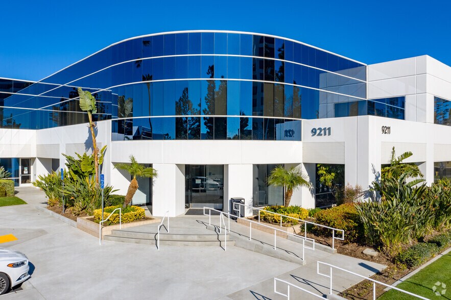 More Photos Of 9201 Oakdale Ave, Chatsworth Unknown For Lease