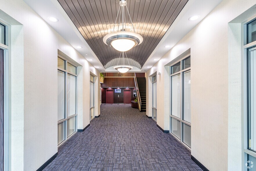 More Photos Of 12 Gill St, Woburn Office For Lease