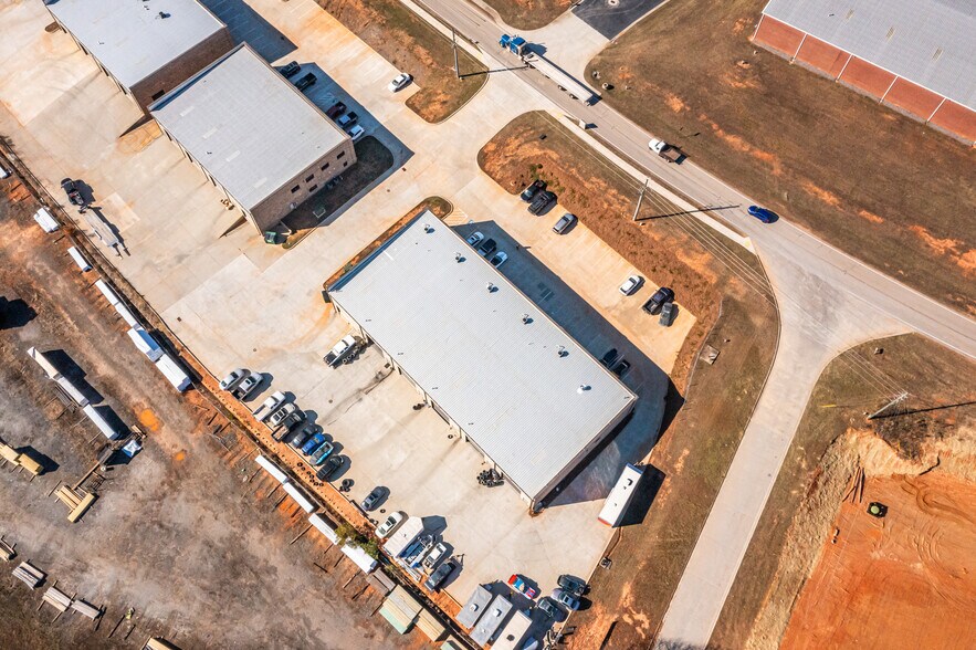 More Photos Of 4337 McBrayer Rd, Oakwood Warehouse For Lease