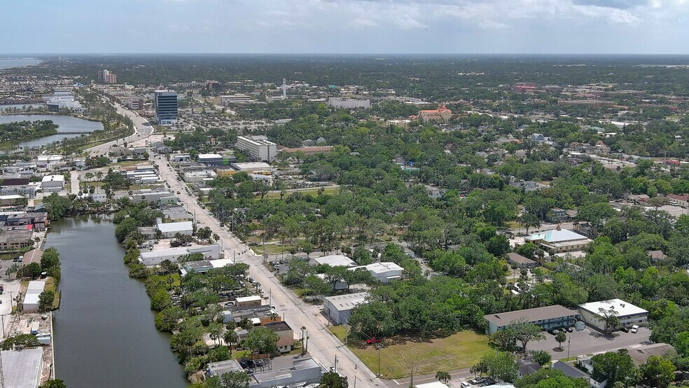 More Photos Of 705 N Beach St, Daytona Beach Manufacturing For Sale