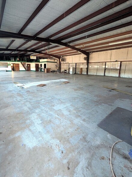 More Photos Of 206 Beall St, Kilgore Industrial For Sale