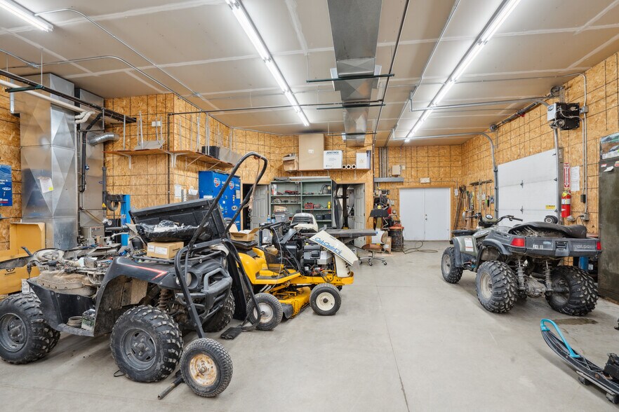 More Photos Of 1001 Short St, Decorah Auto Dealership For Sale