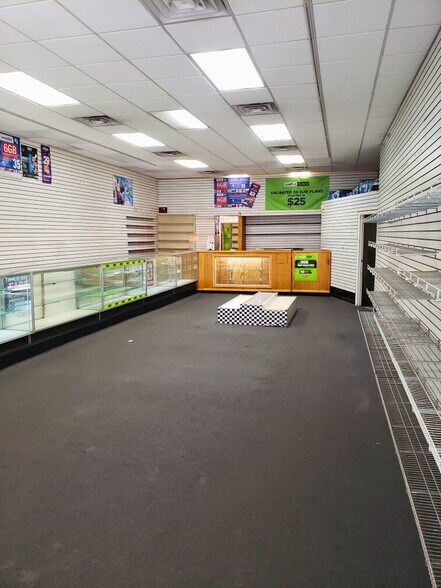 More Photos Of 831 Westchester Ave, Bronx Storefront For Lease