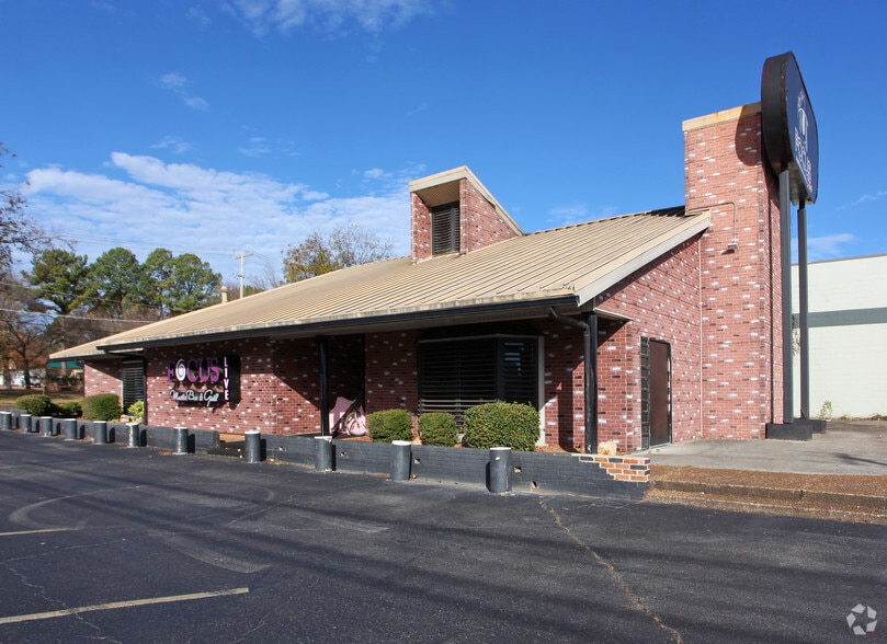 More Photos Of 2020 Country Club Ave NW, Huntsville Restaurant For Sale