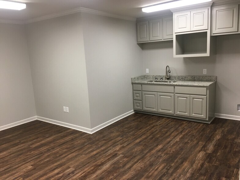 More Photos Of 2718 Ruby St, Gonzales Light Distribution For Sale